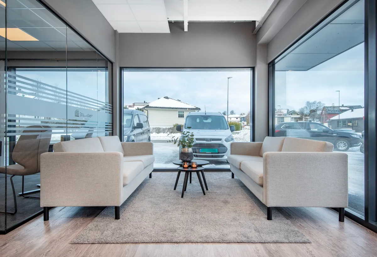 Sittegruppe og lounge i 1. etasje