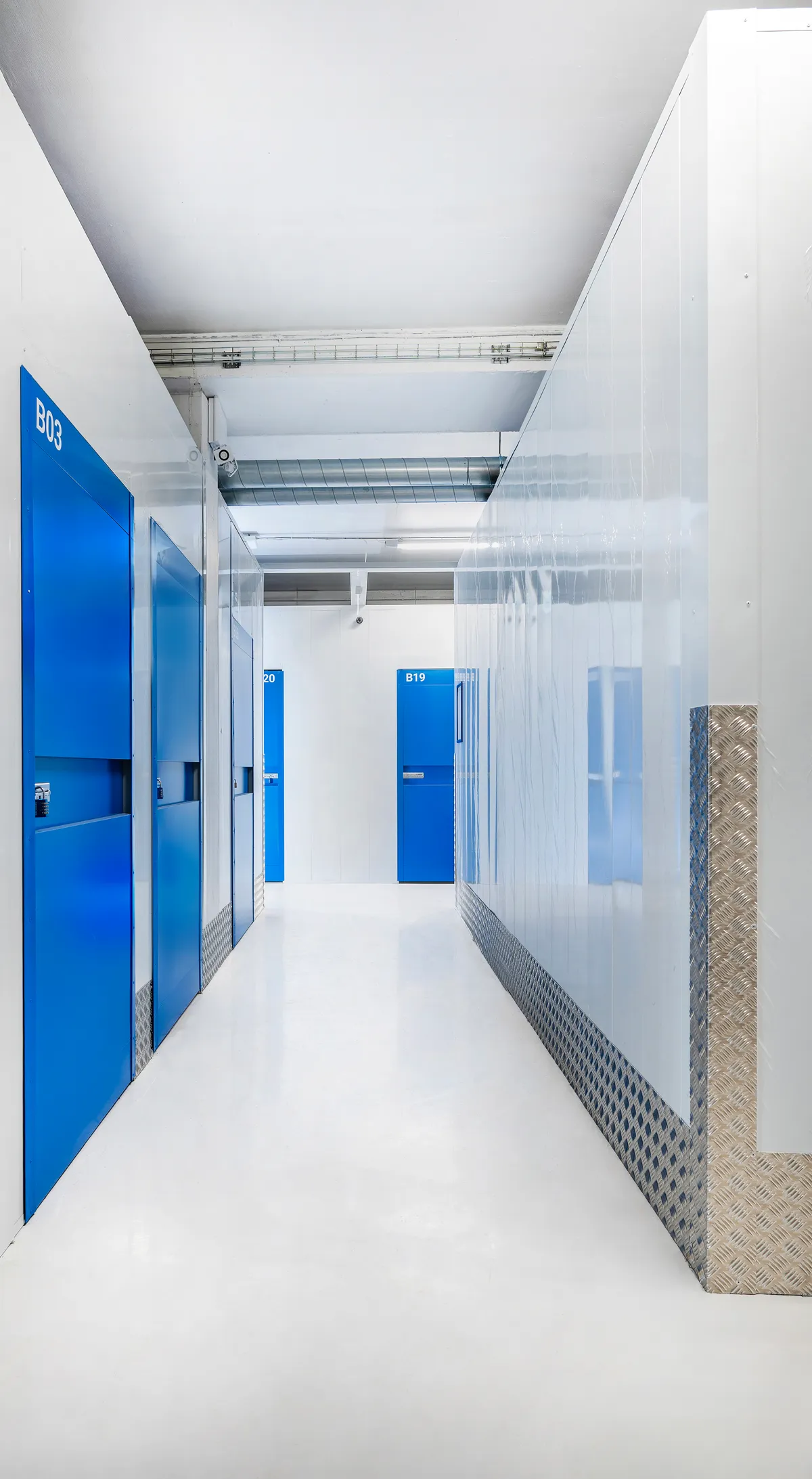 Ålesund Minilager — korridorer med lagerenheter